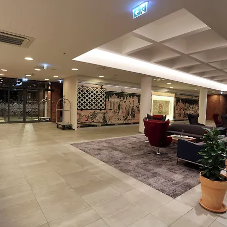 格但斯克老城希尔顿汉普顿酒店