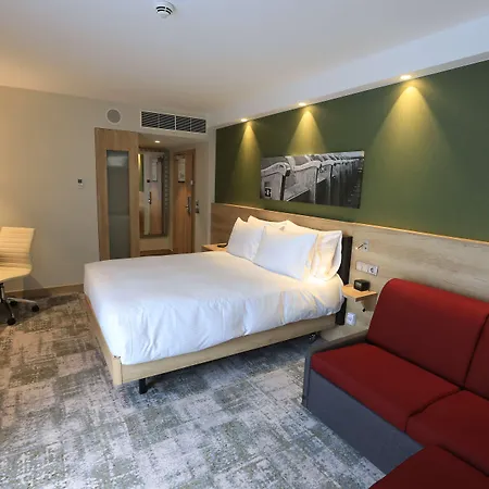 Hotel Hampton By Hilton Old Town 3*