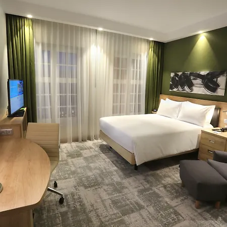 Hampton By Hilton Old Town מלון