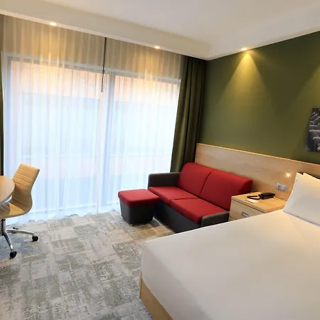 Hotel Hampton By Hilton Old Town 3*
