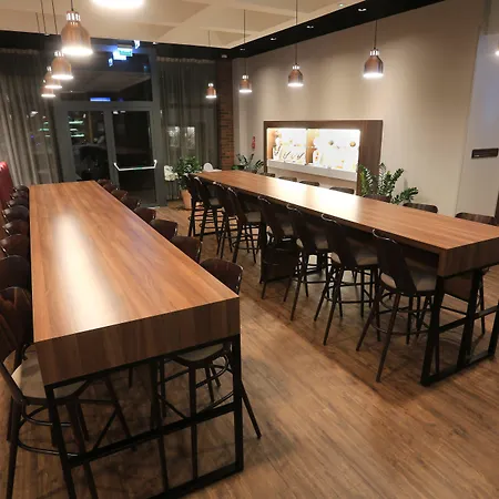 Hotel Hampton By Hilton Old Town 3*