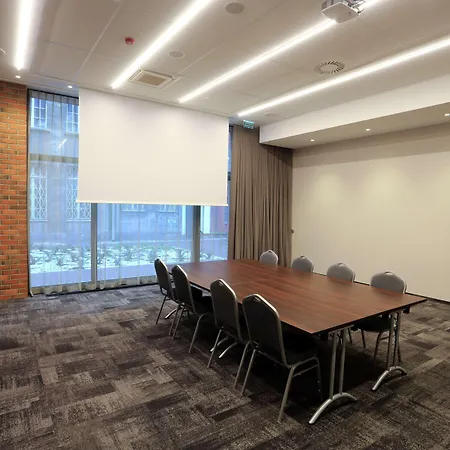 Hotel Hampton By Hilton Old Town 3*