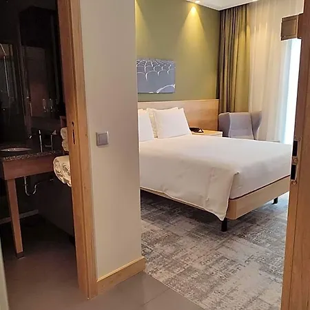 Hotel Hampton By Hilton Old Town 3*