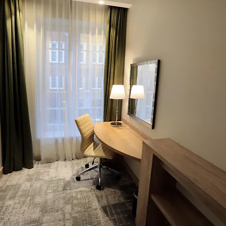 Hotel Hampton By Hilton Old Town 3*