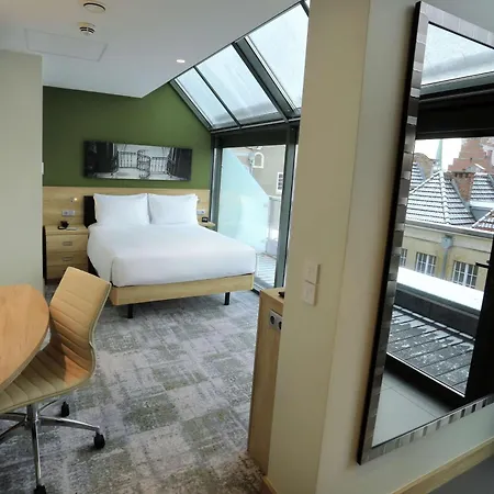 Hotel Hampton By Hilton Old Town 3*